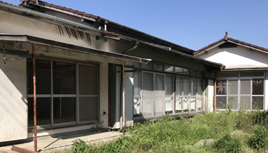 古びた空き家　写真